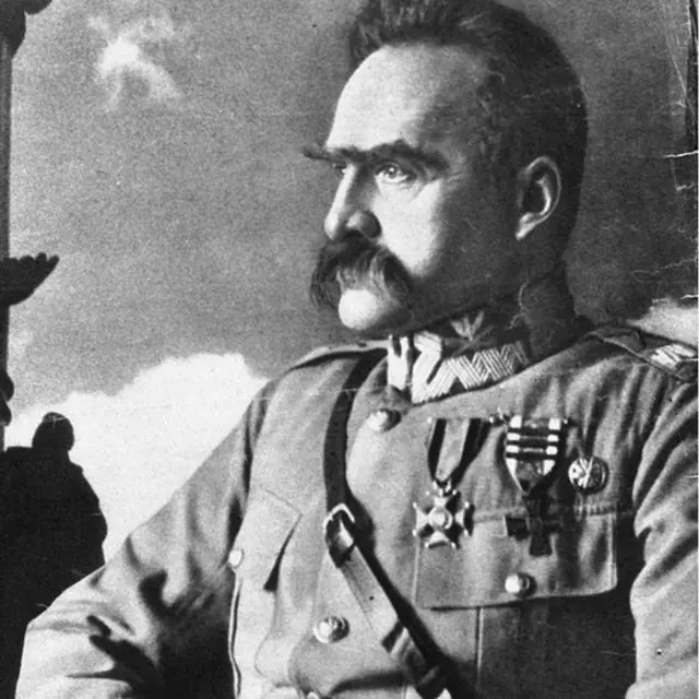 Nguyên soái Pilsudski từng lên kế hoạch tập kích đánh Đức khi đảng Nazi của Hitler còn chưa mạnh, nhưng đồng minh Pháp không ủng hộ