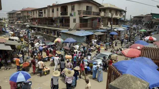 Aarin igboro ilu Eko