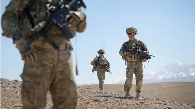 د بهرنیو ځواکونو په بریدونو کې په کندز او بادغېس ولایتونو کې هم د پنځه - پنځه تنه وژل کېدو خبره شوې.