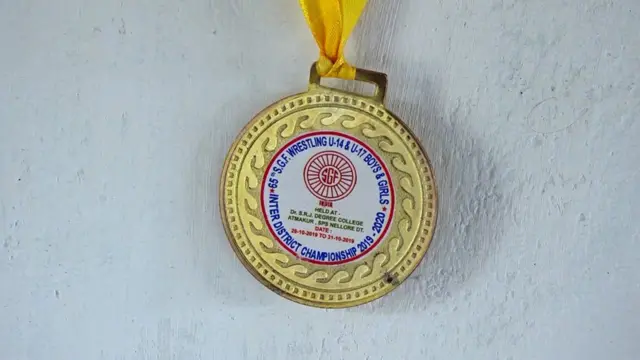 బాలికలు రెజ్లింగ్