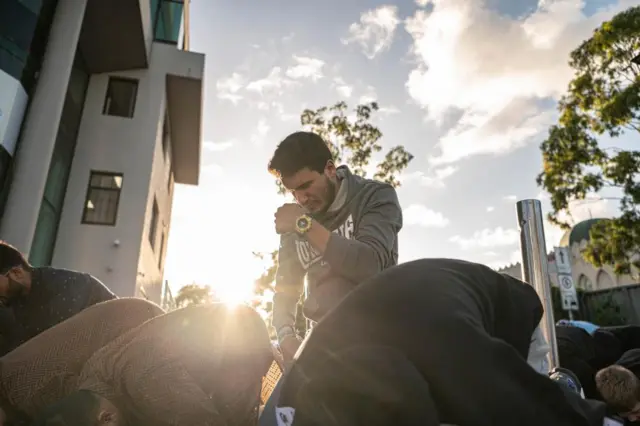 Salat Idulfitri diadakan di Masjid Lakemba di Sydney, Australia.