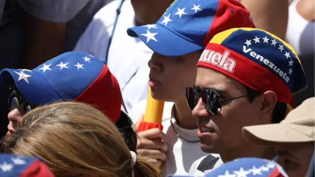Opposition supporters take part in a rally against Venezuelan President Nicolas Maduro"s government in Caracas, Venezuela February 2, 2019