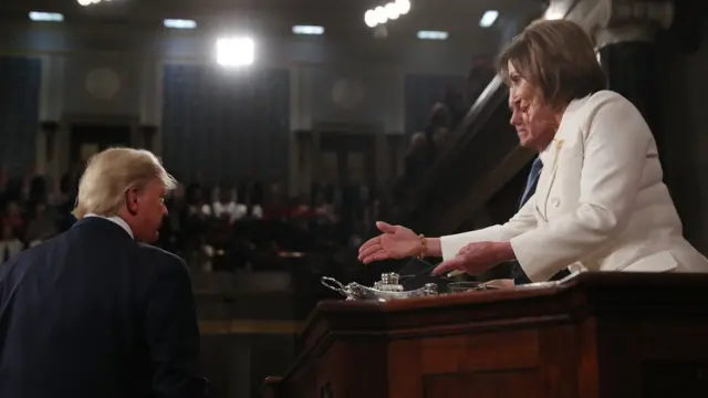 Donald Trump y Nancy Pelosi en el discurso del Estado de la Unión