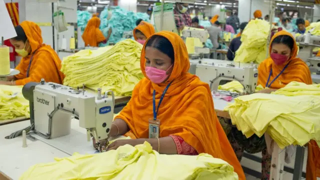 Chiroyli qoramagizlar paypoqlarda onanizm qilishadi Ayollarning vaginalariga qarang