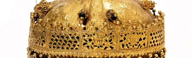 V&A Museum, Maqdala 1868 display: Crown, gold and gilded copper with glass beads, pigment and fabric, made in Ethiopia, 1600-1850