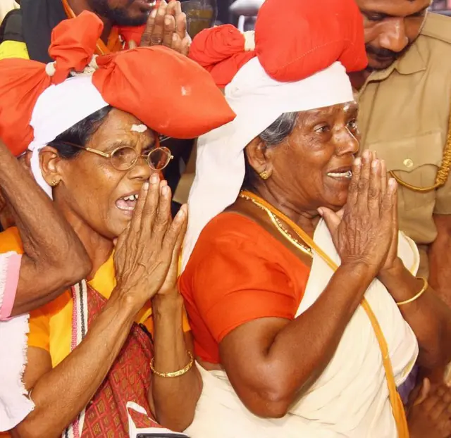 అయ్యప్ప దర్శనం చేసుకుంటున్న భక్తులు