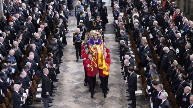 Caixão da rainha no Castelojogo de azar o que éSão Jorge