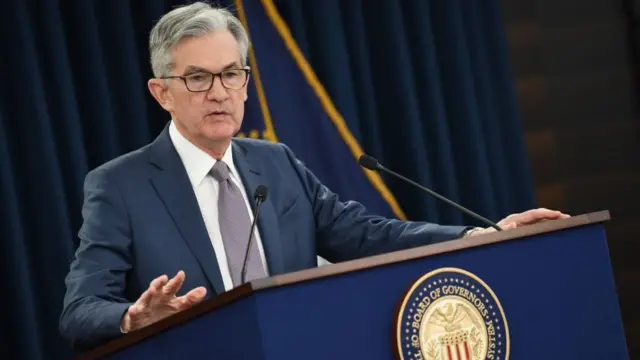 ABD Merkez Bankası Fed'in Başkanı Jerome Powell, koronavirüs salgınının yarattığı ekonomik sonuçların hafifletilmesi için 700 milyar dolarlık varlık alım programını açıkladı.