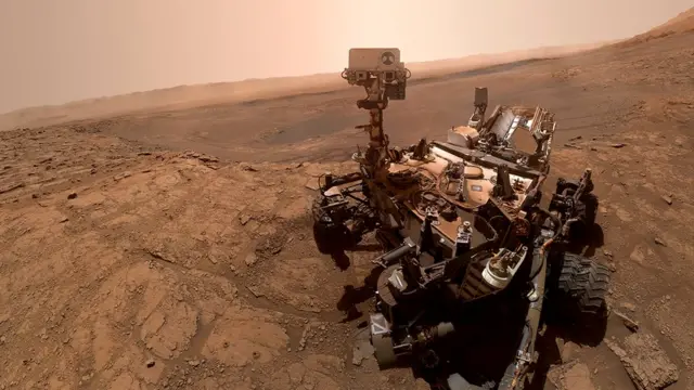 O Curiosity da Nasa tirou esta selfie em Marte