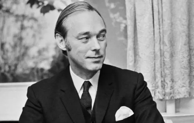 英国官员约翰•瓦塞尔