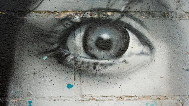 Око, намальоване на стіні