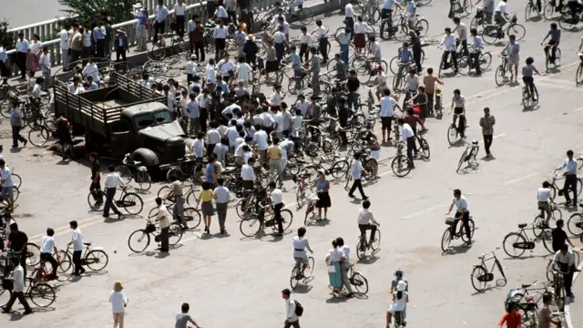 Bao vây xe quân sự