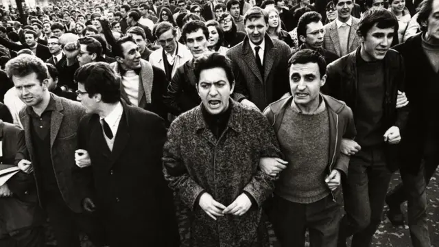 Darbe yönetimine karşı düzenlenen protestolara katılan çok sayıda kişi tutuklanmıştı.