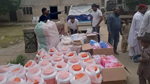 دادو میں سیلاب متاثرین کے ایک کیمپ کا منظر