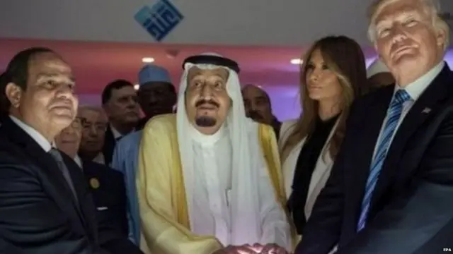 સાઉદી અરેબિયાના સુલતાન તથા અમેરિકાના રાષ્ટ્રપતિ ડોનાલ્ડ ટ્રમ્પની તસવીર