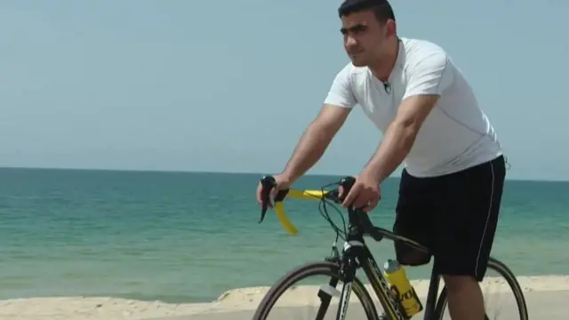 Kaki Alaa Al-Daly diamputasi setelah tertembak peluru tentara Israel.