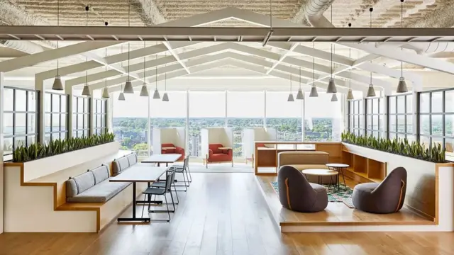 Le bureau nouvellement rénové de LendingTree en Caroline du Nord, aux États-Unis, est un mélange "rési-mercial" visant à créer un nouveau type d'environnement pour les travailleurs de retour au pays