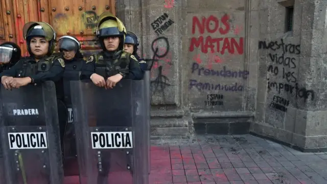 Policías en México