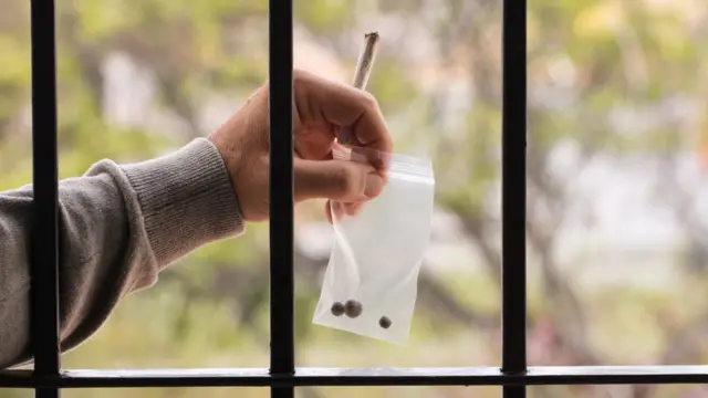 जेल में ड्रग्स