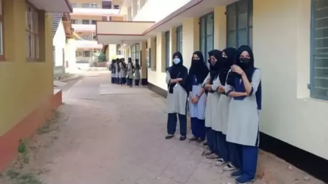 கர்நாடக ஹிஜாப் சர்ச்சை