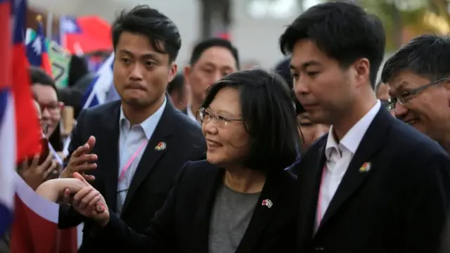 ประธานาธิบดีไช่ อิง เหวิน ทักทายกลุ่มผู้สนับสนุน