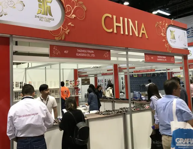 新海上丝路-拉丁美洲"一带一路"（图为2018年3月2-4日巴拿马国际商展EXPOCOMER 2018中国馆参展厂商，聚焦一带一路经济效应。郭笃为摄影）。