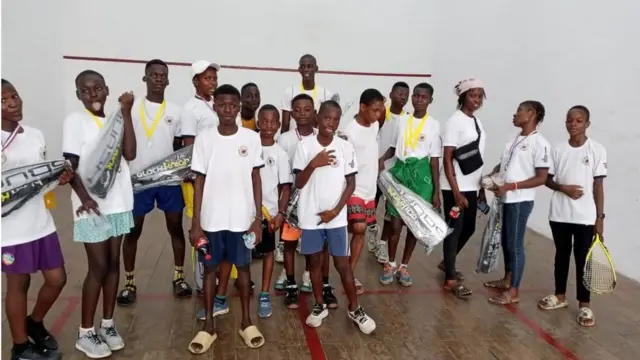 Awọn ọmọde to n gba ere idaraya Squash