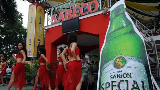ซาเบโค บริษัทผู้ผลิตเครื่องดืมแอลกอฮอลที่ครองส่วนแบ่งการตลาดร้อยละ 40 เป็นหนึ่งในรัฐวิสาหกิจของเวียดนาม ซึ่งรัฐบาลได้อนุมัติแผนการขายหุ้นส่วนใหญ่ร้อยละ 53.59 ให้กับนักลงทุนต่างชาติเมื่อไม่นานมานี้ ซึ่ง กลุ่มไทยเบฟ และกลุ่มสิงห์คอร์ป ของไทยสนใจ