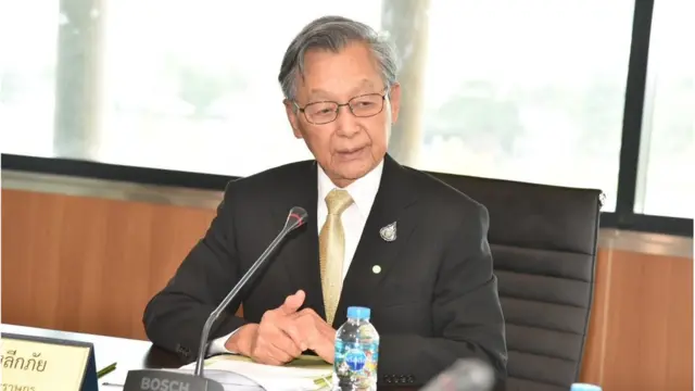 ชวน หลีกภัย