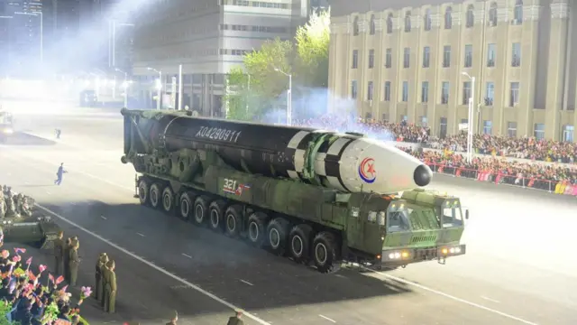 열병식에 등장한 ICBM '화성-17형'