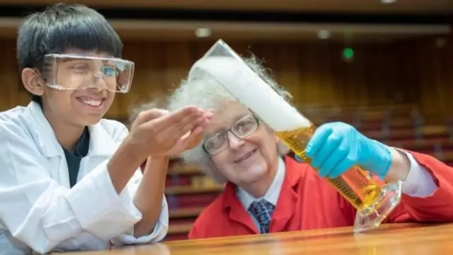 Wiilkan mid ka mid ah riyooyinkiisa ugu waaweyn waxay ahayd inuu la kulmo Sir Martyn Poliakof