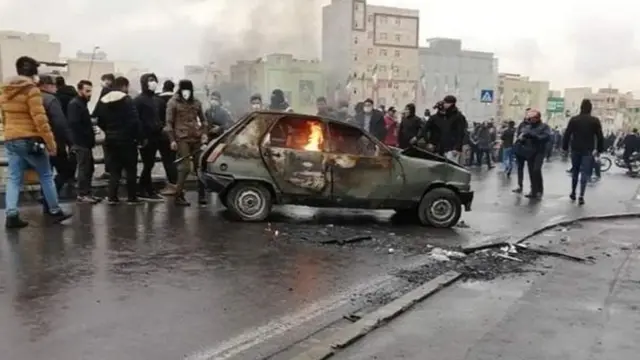 اعتراض‌ها به گران شدن بنزین در ایران