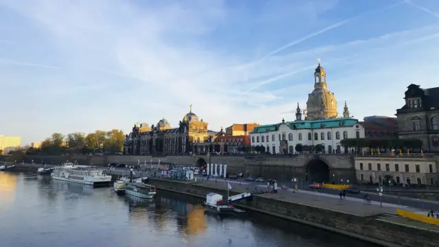 Centroroleta de posiçãoDresden com o rio Elbaroleta de posiçãoprimeiro plano