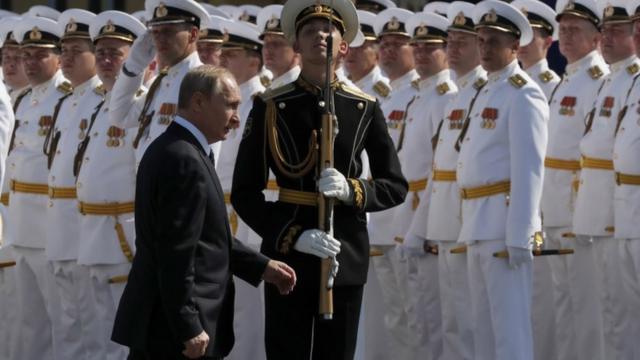 2018年7月29日，普京出席圣彼得堡举行的海军节阅兵活动。