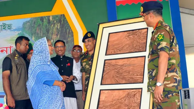 মেরিন ড্রাইভটি উদ্বোধন করেছেন বাংলাদেশের প্রধানমন্ত্রী শেখ হাসিনা