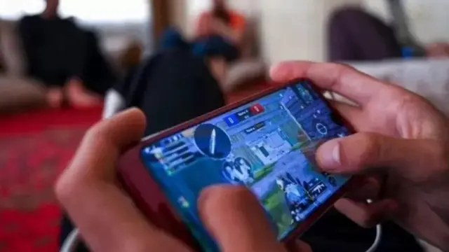 موبائل کی لت کا اثر