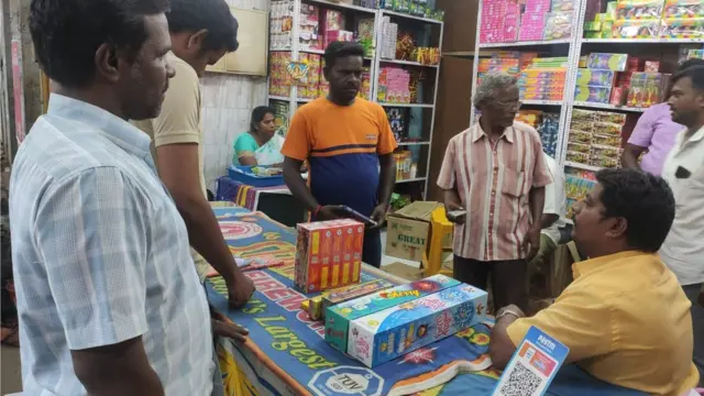 பட்டாசு விற்பனை