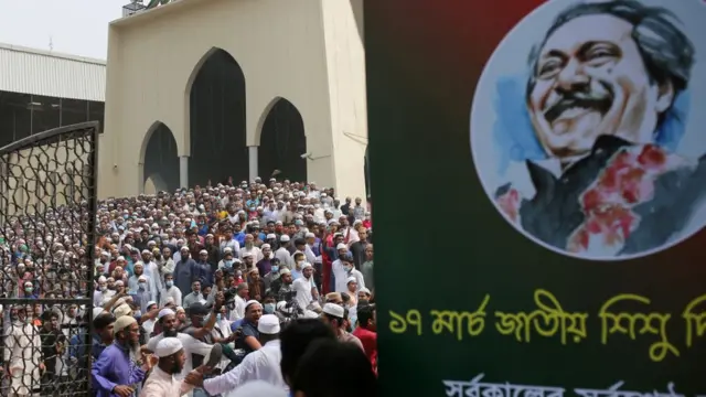 વડા પ્રધાન નરેન્દ્ર મોદી 26 માર્ચે બાંગ્લાદેશની મુલાકાતે જવાના છે, એ અગાઉ શુક્રવારે ઢાકામાં પ્રદર્શનો યોજાયાં હતાં.