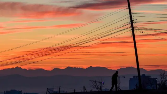 Переход в электробудущее ради отказа от бензина потребует масштабных инвестиций в линии электропередачи, напоминает IEA