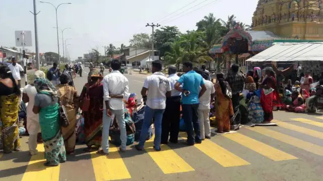 இலங்கை : கடையடைப்பு போராட்டத்தால் ஸ்தம்பித்த இயல்பு வாழ்க்கை (புகைப்படத் தொகுப்பு)