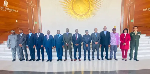 Lt Gen Muganga w'u Rwanda (wa gatatu uvuye ibumoso), Maj Gen Jacques Ychaligonza wa DR Congo (wa karindwi uvuye iburyo) na Lt Gen Otavio Filho wa MONUSCO ubanza iburyo bari mu bitabiriye iyi nama
