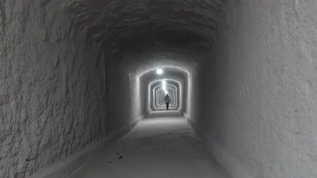 सुरुङभित्र 