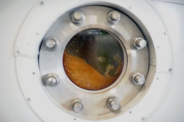 મોલાસિસમાંથી ખાંડના દાણા છૂટા પાડવાની પ્રક્રિયા