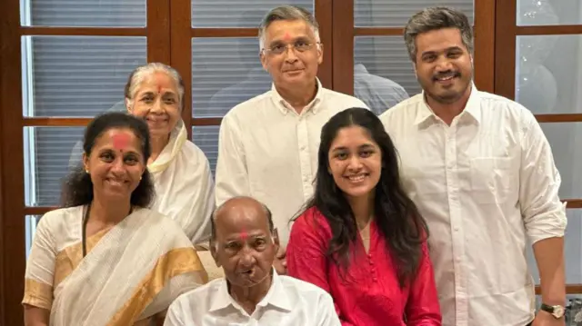 शरद पवार आणि कुटुंबिय