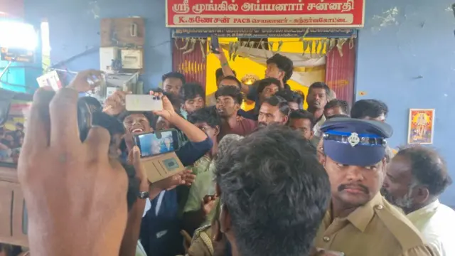 தங்கள் கிராமத்தில் இன்றளவும், தீண்டாமை இருந்து வருவதாகக் கூறுகிறார் சுந்தர்ராஜன்