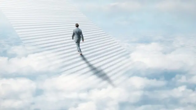 Hombre yendo al cielo