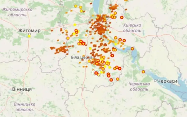 Злива у Києві затопила вулиці і станції метро