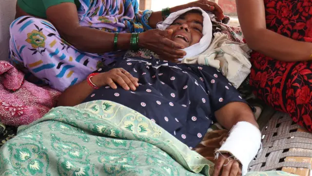 లక్ష్మి మూడేళ్ల కొడుకు హర్ష చనిపోయాడు. ఆమెకు పక్కటెముకలు విరిగాయి.