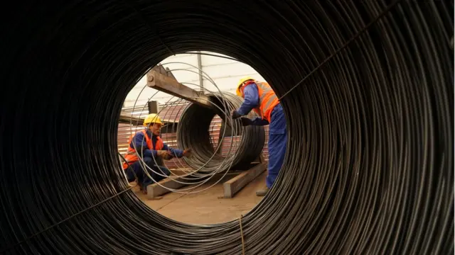 Công nhân một nhà máy sản xuất thép tại Bắc Kinh, Trung Quốc