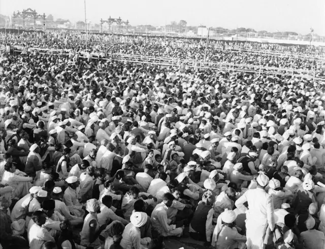 ભાવનગર, ગુજરાત, 1961નું કૉંગ્રેસ અધિવેશન, ગુજરાતમાં કૉંગ્રેસનું અધિવેશન, ભારતીય રાષ્ટ્રીય કૉંગ્રેસ, જવાહરલાલ નેહરુ, બળવંતરાય મહેતા, મહારાજા કૃષ્ણકુમારસિંહ, ગુજરાતનું રાજકારણ, બીબીસી ગુજરાતી